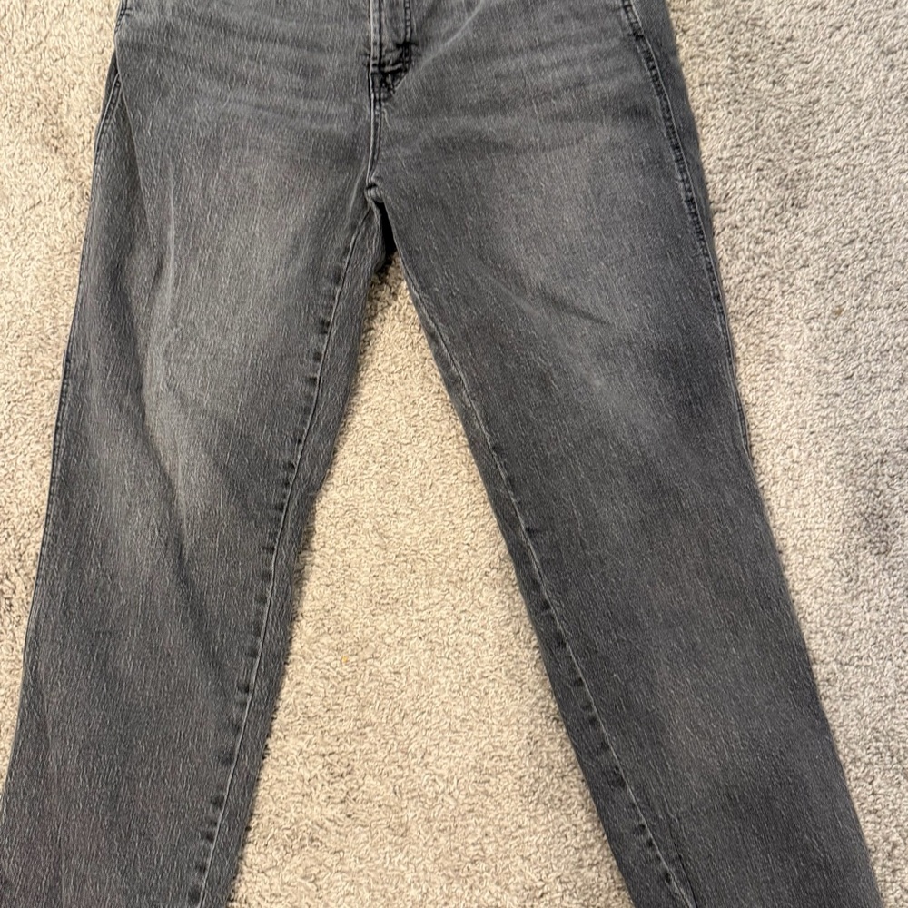 Old Navy Women's Straight Leg Jeans in Dark Gray
